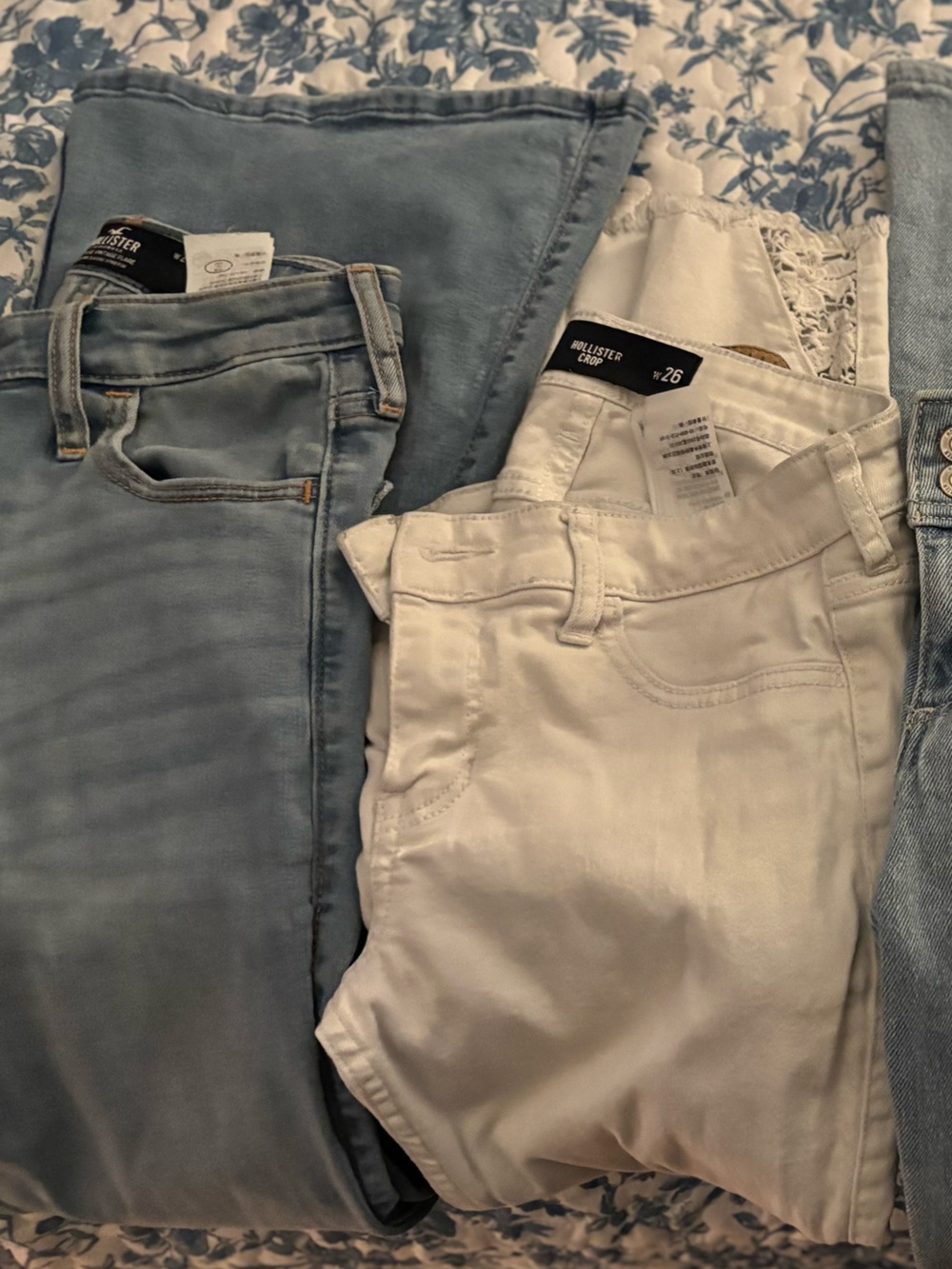 Hollister Women's Jeans Bundle in Blue & White